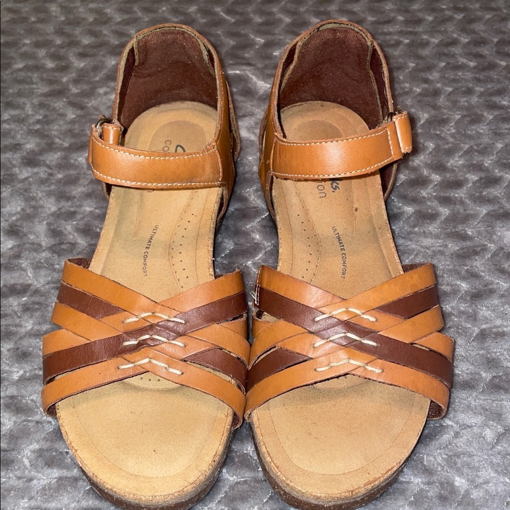 Clarks Roseville Cove sandal.  Size 8.   Leather.  Adjustable closure. ‎ Brown.